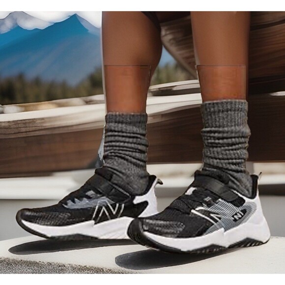 Chic New Balance Black Rave Run Hook & Loop Mesh Running Sneakers Boy Size7 2024 - Picture 1 of 8